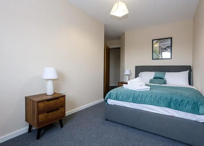 Contemporary 2 Bedroom Apartment Manchester